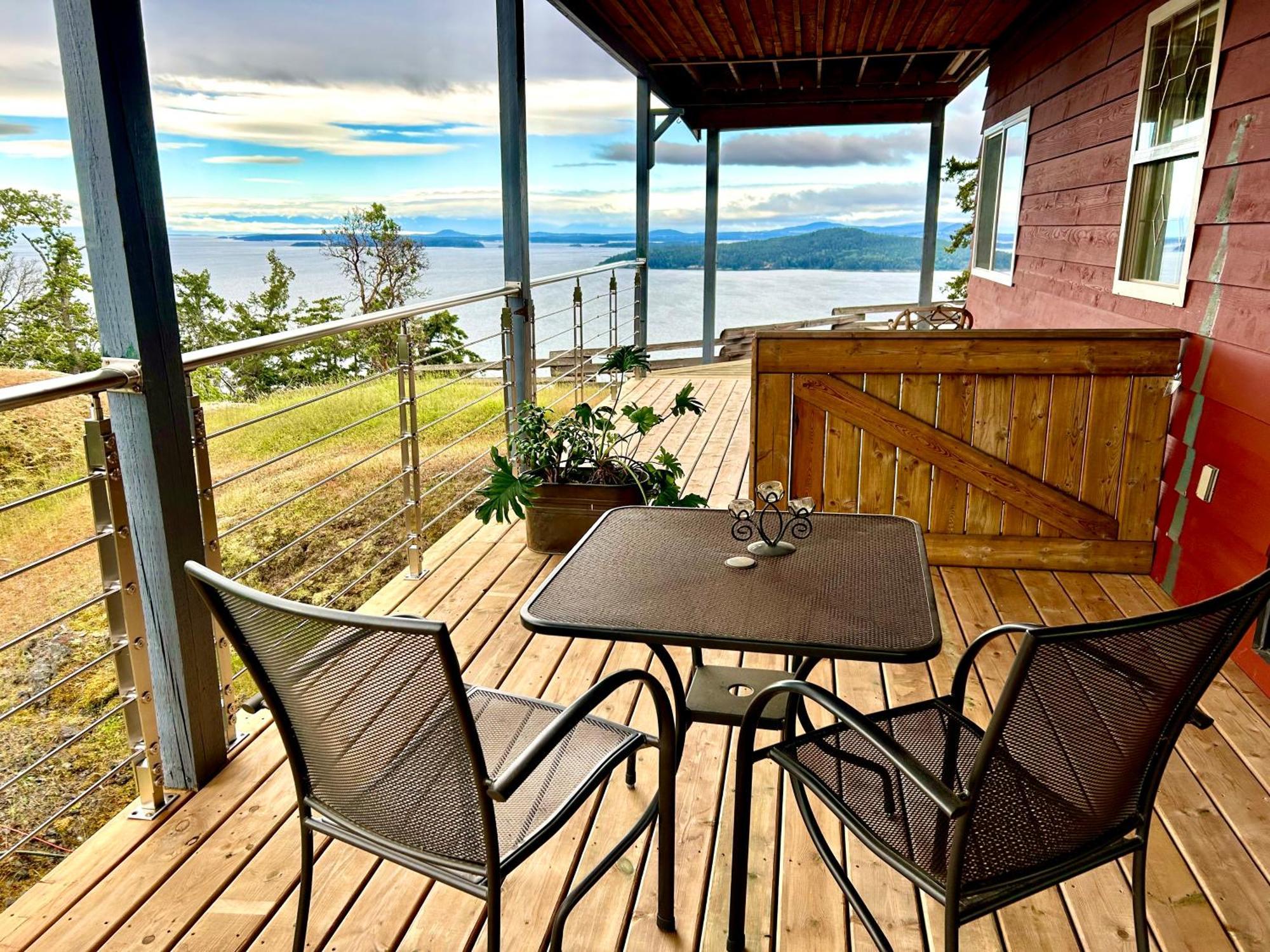 Shangri-La Oceanfront Vacation Home Bedwell Harbour Exterior photo